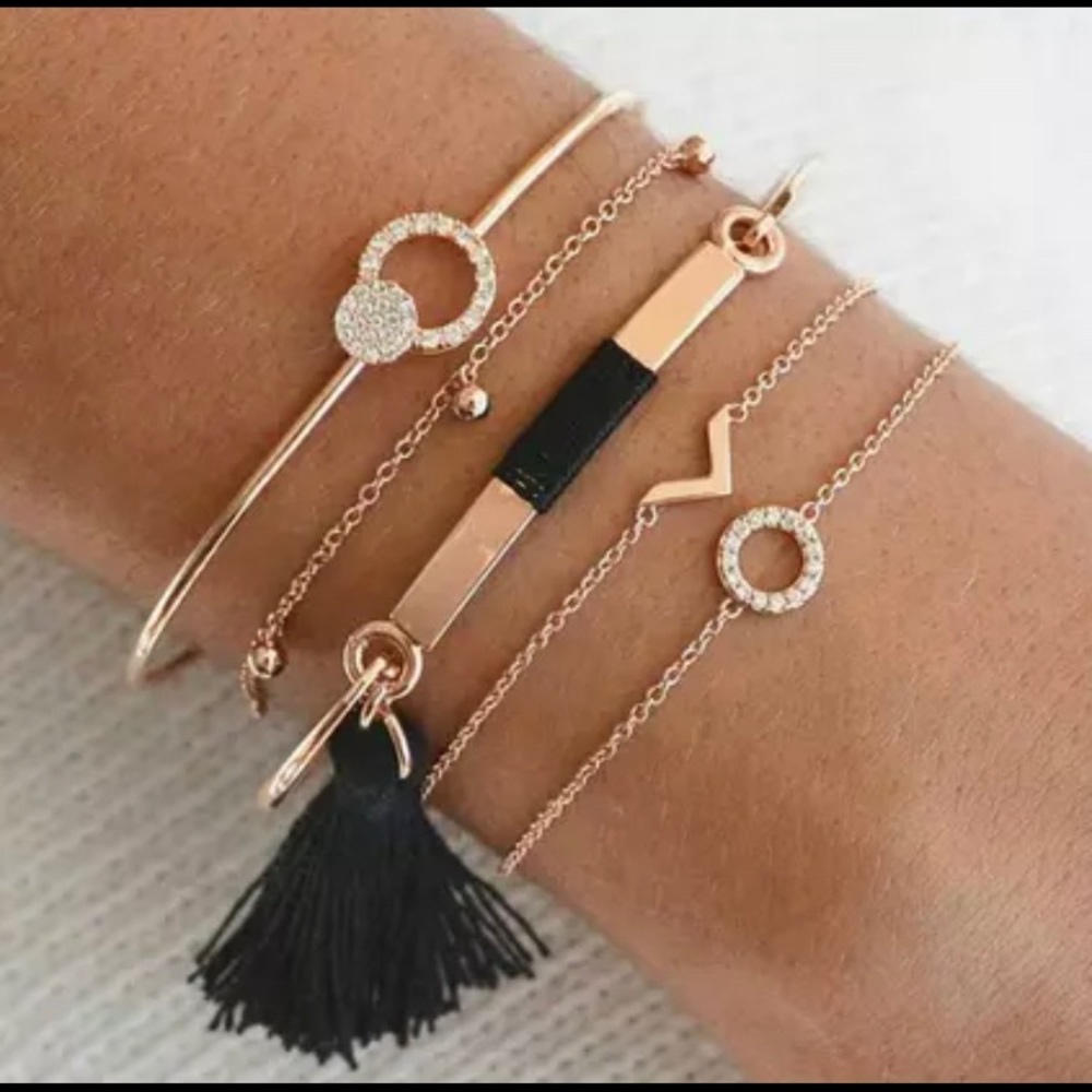 Boho Circle, Crystal, V initial Beaded Bracelet